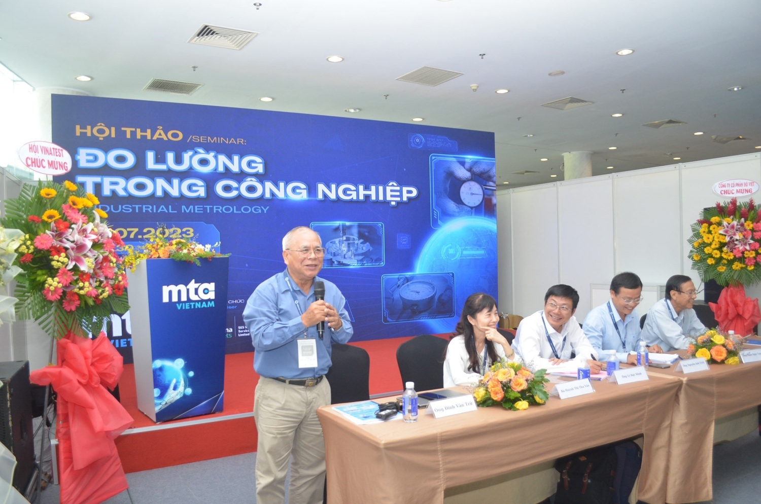 Phó Chủ tịch Vinatest - ông Đinh Văn Trữ phát biểu khai mạc hội thảo.