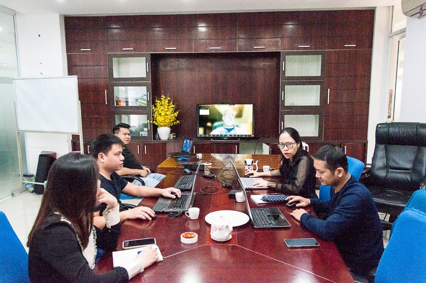 Trưởng đoàn: Mr. Dan Tholen) thực hiện cuộc đánh giá chuyển đổi tiêu chuẩn ISO/IEC 17043:2010 sang ISO/IEC 17043:2023